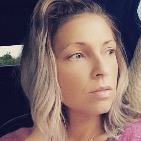 Meet your Posher, Angela - Picture 1 of 1